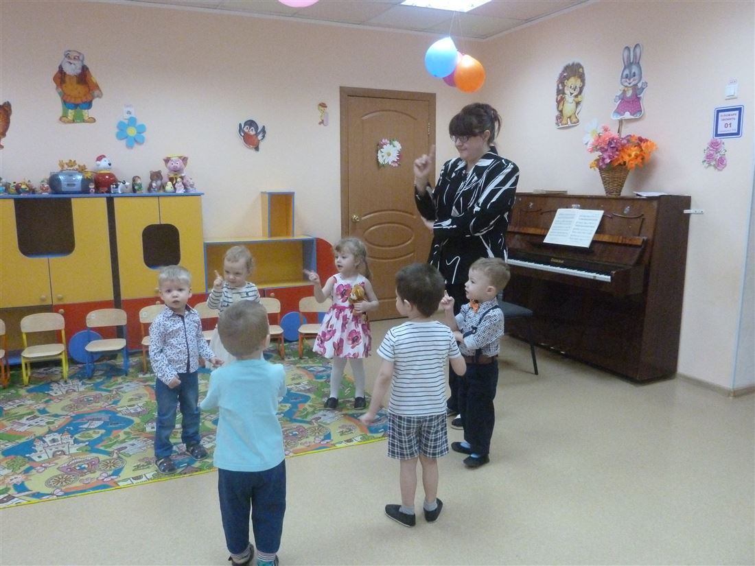 Праздник, посвященный Международному женскому Дню.