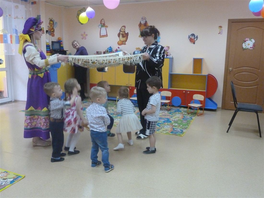 Праздник, посвященный Международному женскому Дню.